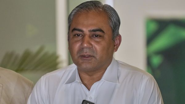 స్టేడియం ఖాళీ.. కుర్చీలు ఫుల్! పీఎస్ఎల్ అంటే ఇదేనా నాయనా?