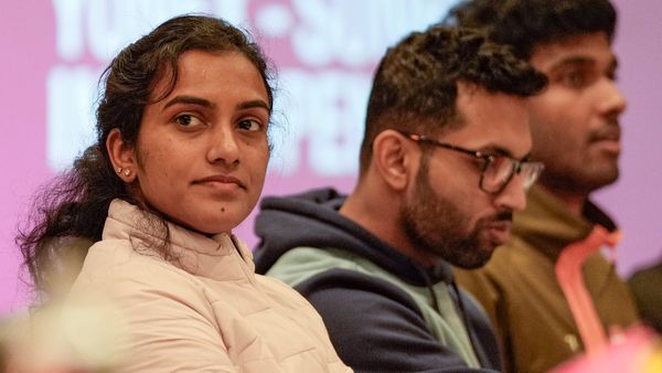 దుబాయ్ ఎయిర్ పోర్ట్ లో క్షణక్షణం భయంతో గడిపా- పీవీ సింధు