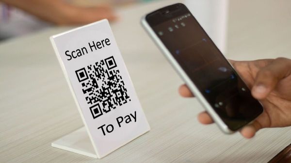 డబ్బులు చెల్లించే ముందు QR కోడ్ చెక్ చేస్తున్నారా ? నిజమైందేనా ?? నకిలీదా ???
