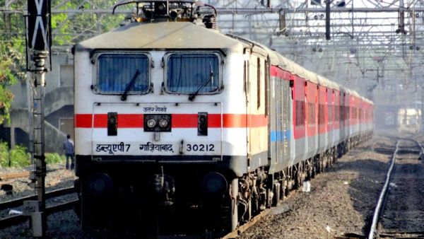 రాజ‌మండ్రి- కాకినాడ పోర్ట్ రైలు ప్ర‌యాణికులకు ముఖ్య గ‌మ‌నిక‌