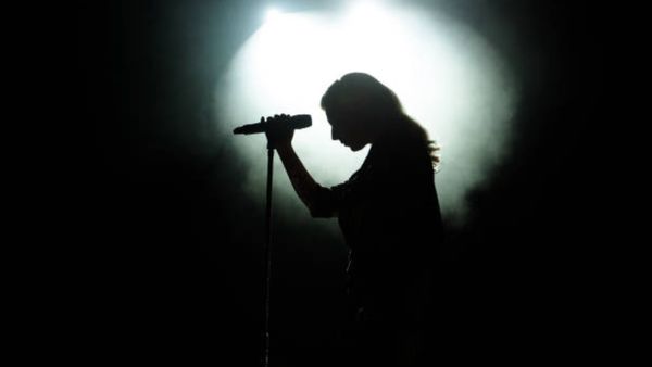 బిగ్ షాక్ ఇచ్చిన మరో స్టార్ సింగర్.. ఇకపై స్టాప్ !