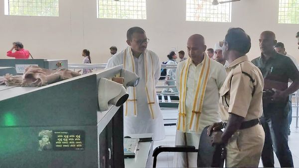 అలిపిరి లగేజీ కౌంటర్ లో ఈఓ చేసిన తనిఖీల్లో.. !!