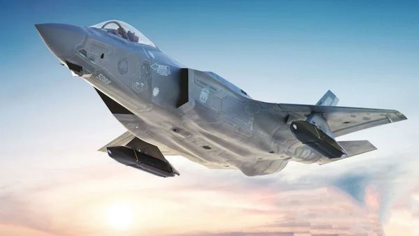 అమెరికా F-35 ఫైటర్ జెట్ ను పేల్చేసిన ఇరాన్.. ఎమర్జెన్సీ ల్యాండింగ్..