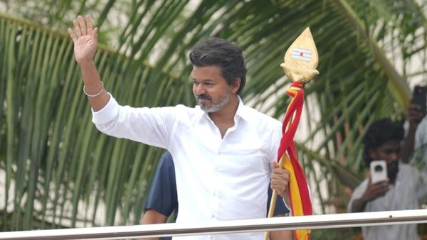 విజయ్ వైపే యూత్, డీఎంకే కు షాక్.. తేల్చేసిన సర్వే