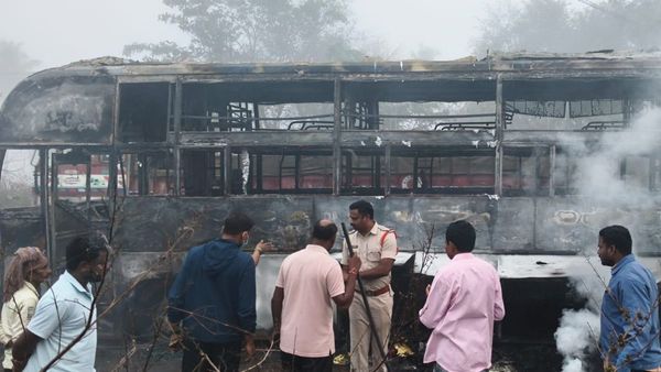 తగలబడుతున్న ట్రావెల్స్ బస్సు.. ప్రయాణికుల్లో ఎమ్మెల్యే?