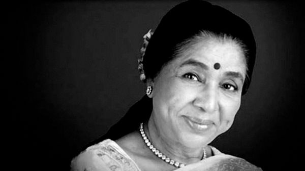 లెజెండరీ గాయని 