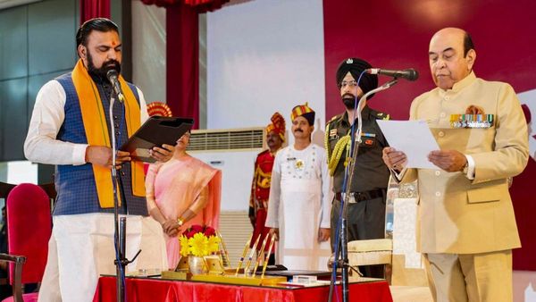 హోం శాఖ లాగేసుకున్న బీజేపీ. సీఎం వద్దే 29 శాఖలు