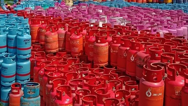 సామాన్యులకు బిగ్ షాక్.. గ్యాస్‌ సిలిండర్ ధర భారీగా పెంపు.. అర్ధరాత్రి నుంచి అమలు