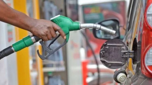 వంటగ్యాస్ రేట్లు భారీగా పెరిగిన వేళ.. పెట్రోల్ ధరలు ఇలా!!