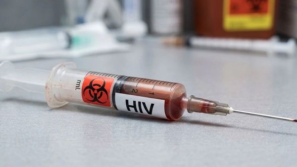 HIV : 300కు పైగా చిన్నారులకు హెచ్ఐవి - డాక్టర్ నిర్లక్ష్యమే కారణం..!!