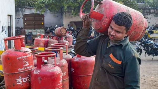 LPG Gas Cylinder: 24 గంటల్లో 53.5 లక్షల గ్యాస్ సిలిండర్లు డెలివరీ..