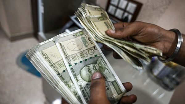 వేళ్ల మీద వడ్డీ లెక్కలు. అదిరిపోయే సింపుల్ ట్రిక్స్!