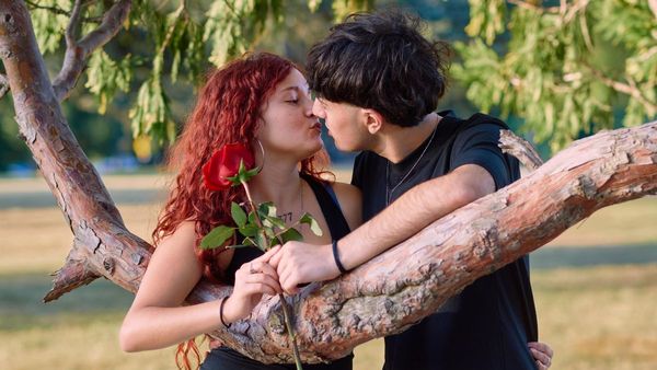 Kissing Disease: ముద్దు పెట్టుకుంటే మటాష్. ఈ వైరస్‌కు మందు లేదు!