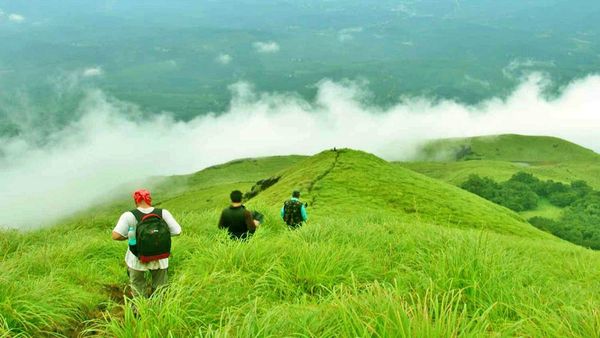 మనదేశంలో భూతల స్వర్గాన్ని తలపించే బెస్ట్ టూరిస్టు స్పాట్స్ ఇవే..