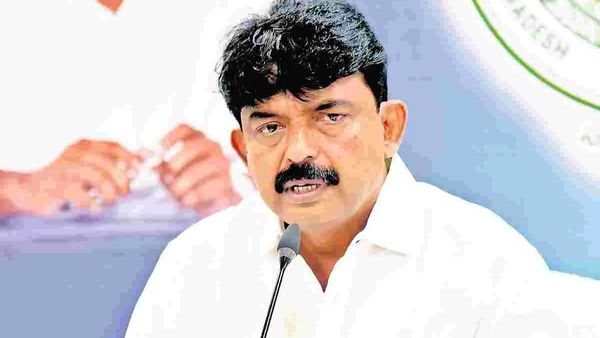 కేసీఆర్ కాళ్లు పట్టుకునైనా సరే.. అలా చేస్తానంటూ వైసీపీ నేత వార్నింగ్ !