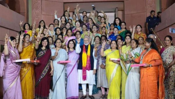 మహిళా రిజర్వేషన్లపై మోదీ కీలక ప్రకటన.. నారీశక్తికి పట్టాభిషేకం