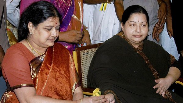 జయలలిత వారసురాలు! అమ్మ స్టైల్‌లో ఎన్నికల ప్రచారం