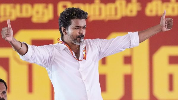 విజయ్ ధురంధర్: కాబోయే కింగ్ మేకర్: ఎటు మొగ్గు చూపితే అటే