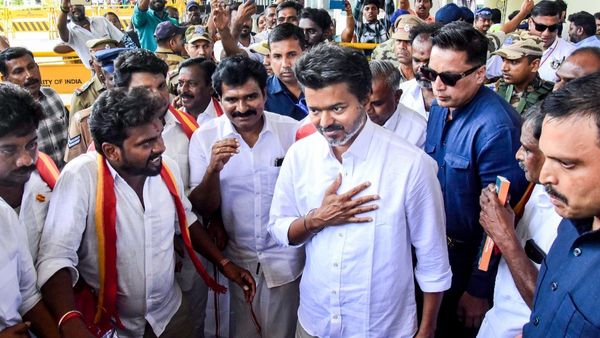 Tamil Nadu Polls: తమిళనాడు పోలింగ్ కు ముందే విజయ్ కు బిగ్ షాక్ ?