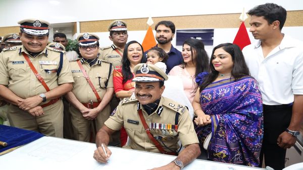 డీజీపీగా సీవీ ఆనంద్ బాధ్యతల స్వీకరణ, కీలక నిర్ణయాలు..!!