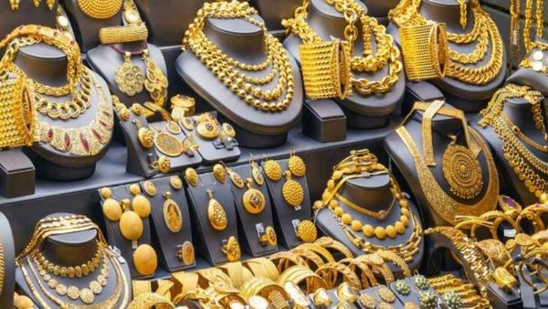 పసిడి రేట్లు భారీగా తిరోగమనం