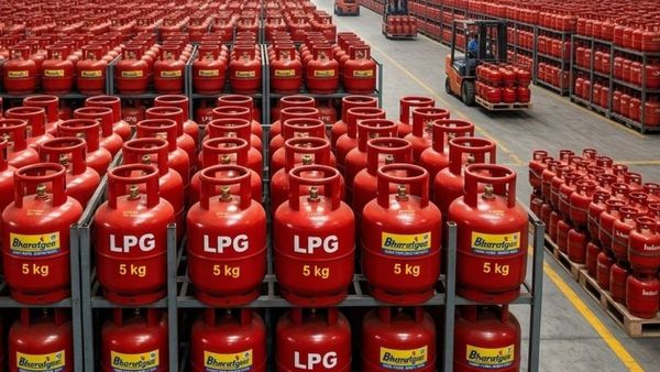 LPG సిలిండర్ లో కేంద్రం కొత్త రూల్.. ఇకపై ఆ సిలిండర్లు ఇచ్చేయాల్సిందే..!!