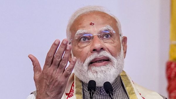 బెంగళూరులో ప్రధాని మోదీ వెళ్లే రూట్ లో భారీగా పేలుడు పదార్థాలు