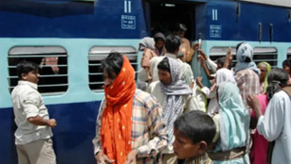 రైల్వే కూలీలుగా మావోయిస్ట్ లు.. వికారాబాద్ లో అరెస్ట్ చేసిన మహారాష్ట్ర పోలీసులు!