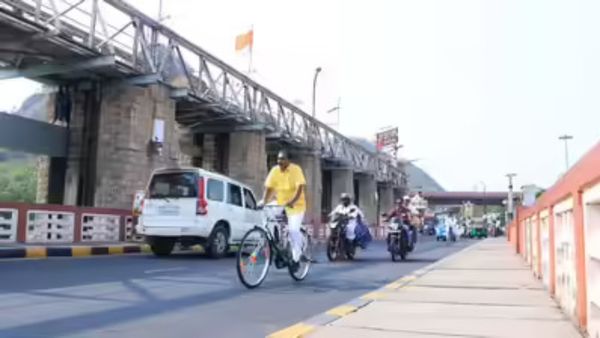 10కిలోమీటర్లు సైకిల్ తొక్కి సీఎం కార్యాలయానికి వెళ్ళిన మంత్రి నిమ్మల!