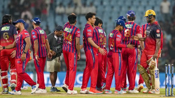 ఏదో తేడా కొడుతోంది శీనా