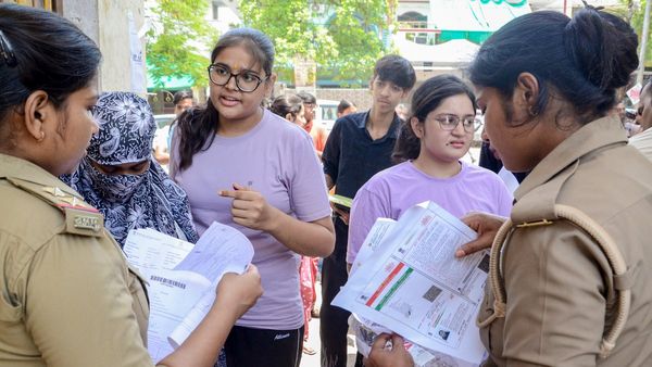 బిగ్ బాంబ్- నీట్ యూజీ పరీక్ష రద్దు