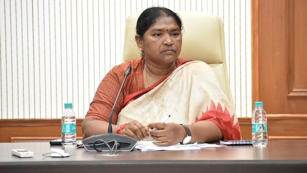 నిత్య విద్యార్ధి సీతక్క.. మరో కోర్సు ఎంట్రన్స్ రాసిన మంత్రి!