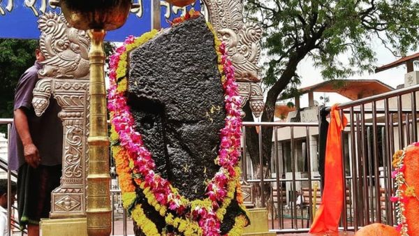 ఇంటికి తలుపులు లేని ప్రత్యేక గ్రామం.. చోరీ చేస్తే శని పట్టుకుంటాడు!