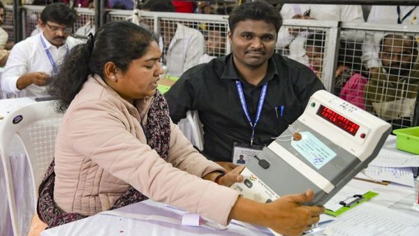 తమిళనాడులో కౌంటింగ్ కేంద్రాలకు భారీగా కోత