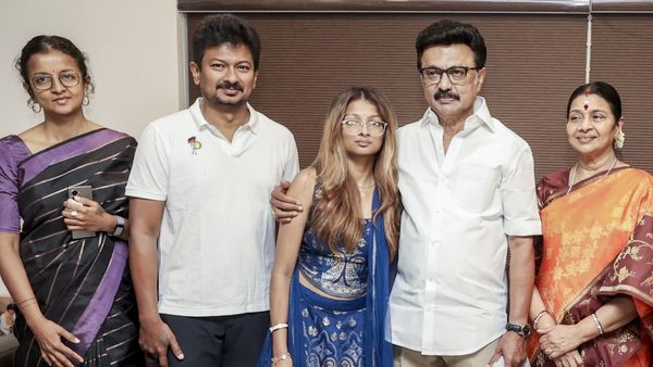 హిందీ, హిందూ వ్యతిరేక రాజకీయాలకు చెక్.. డీఎంకే పతనానికి కారణం అదేనా?