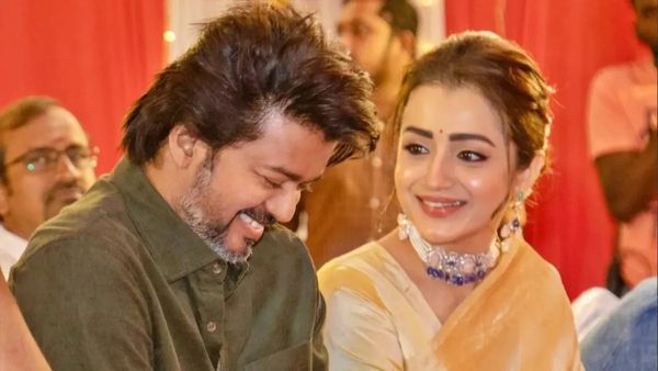 ఎంజీఆర్, ఎన్టీఆర్ దారిలోనే విజయ్! ఏంటా వింత సెంటిమెంట్?