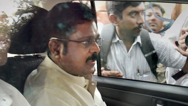 పార్టీ ఎమ్మెల్యేపై బహిష్కరణ వేటు వేసిన టీటీవీ దినకరన్ 