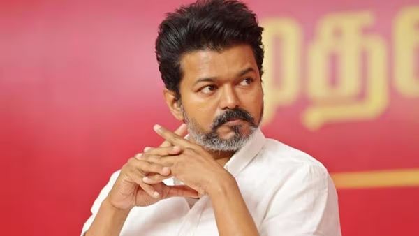 విజయ్ కు వారి మద్దతు అడ్డుకుంటున్న 'అదృశ్య శక్తి'-సైలెంట్ ఆపరేషన్..!!