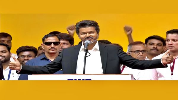సీఎం అయిన కొన్ని గంటలకే విజయ్ సంచలనం.. ఆ నియోజకవర్గానికి రాజీనామా..
