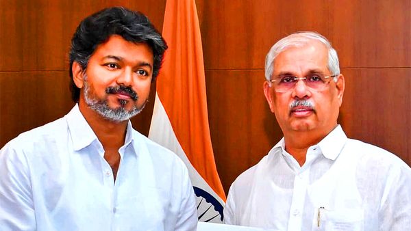 విజయ్ కు దూరం అవుతున్న ముఖ్యమంత్రి పీఠం..!? ఊహించని రాజకీయం - డెడ్ లైన్...!!