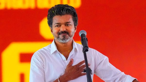 విజయ్ అనే నేను..ముహూర్తం ఫిక్స్, టీవీకే @ 126 - ఆ పార్టీల్లో భారీ చీలిక.!!