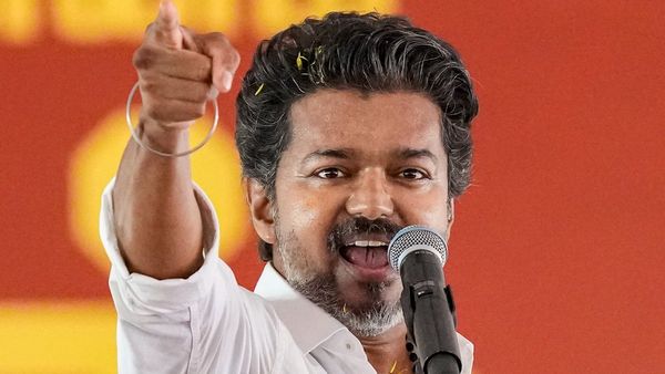విజయ్ కు అసలు పరీక్ష: మే 13 లేదా ఆలోపే