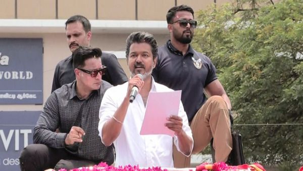 Vijay Cabinet: విజయ్ కేబినెట్ లో మంత్రులు వీళ్లే..? ఇద్దరు మహిళలకు చోటు..!