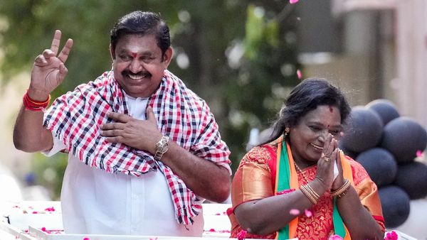 ఏఐఏడీఎంకేకు బిగ్ షాక్.. !!