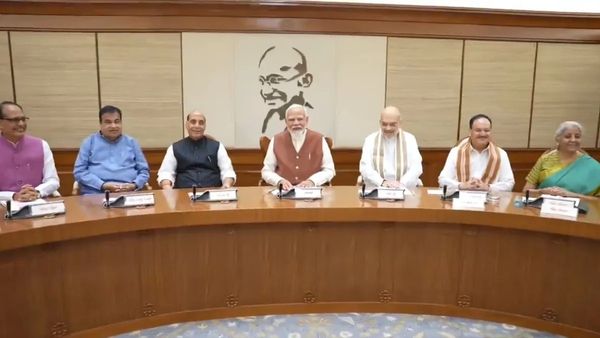 నిర్మలా సీతారామన్ కు విద్యాశాఖ.? కీలక శాఖల మార్పులు- ఎవరికి ఏది..!!