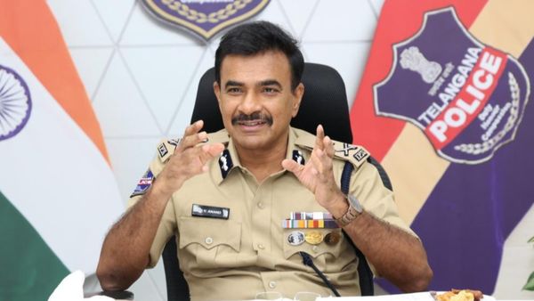 ఐపీఎల్ అంటేనే ఇంట్రస్ట్ పోయింది బై- బౌలర్లు ఫూల్స్ అయ్యారు: సీవీ ఆనంద్
