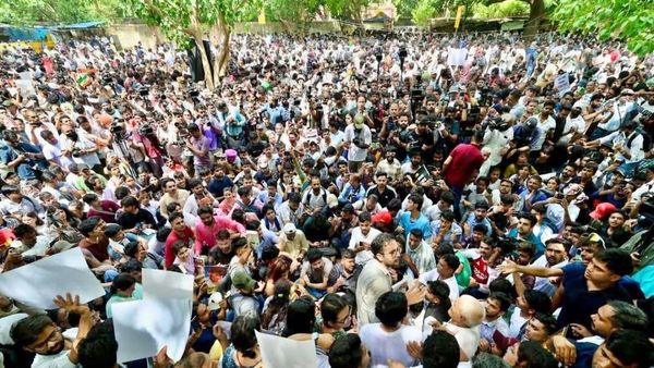 ఇవాళ హైదరాబాద్ లో కాక్రోచ్ జనతా పార్టీ భారీ నిరసన.. అనుమతించిన పోలీసులు