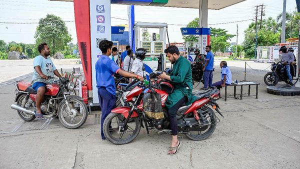 పెట్రోల్, డీజిల్ అమ్మకాలపై కేంద్రం కీలక నిర్ణయం-జూలై 1 నుంచి ఇలా..!