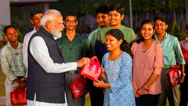 అక్షరాలా రూ.10లక్షలు..విద్యార్థులకు కేంద్ర ప్రభుత్వం సూపర్ ఆఫర్!