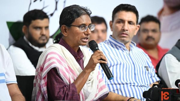  మీనాక్షి నటరాజన్‌ పిటీషన్ పై సుప్రీం కీలక నిర్ణయం..!!